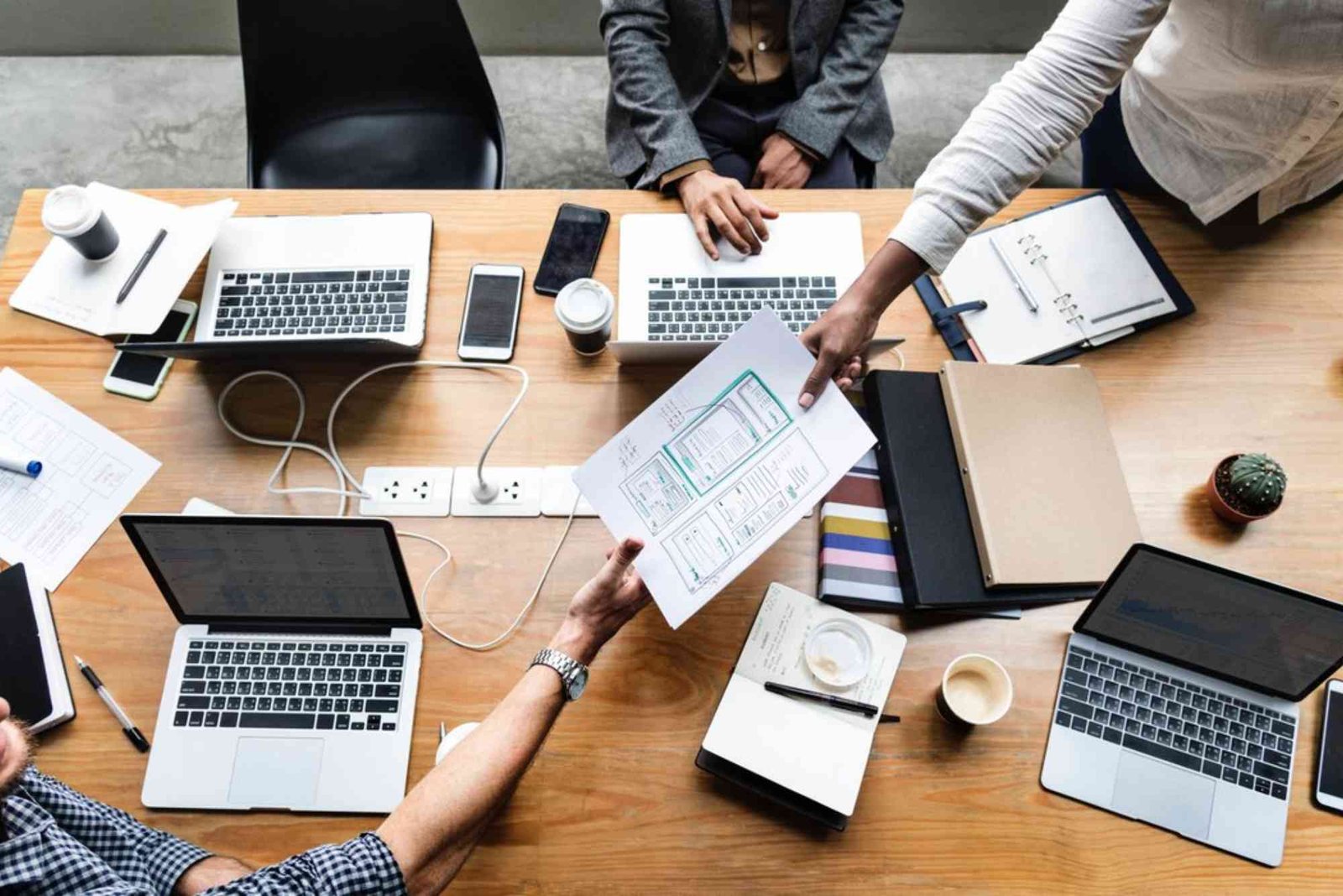 Top Features Every Business Website in Dubai Should Have.