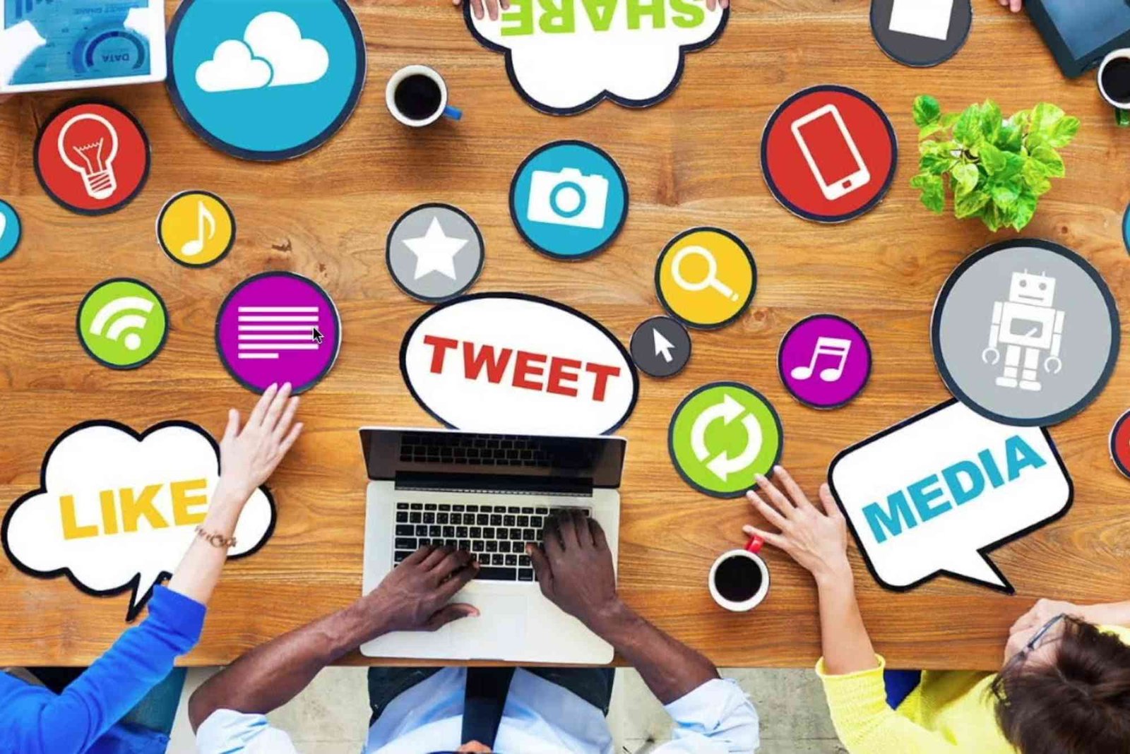 How Custom Graphics Improve Social Media Engagement