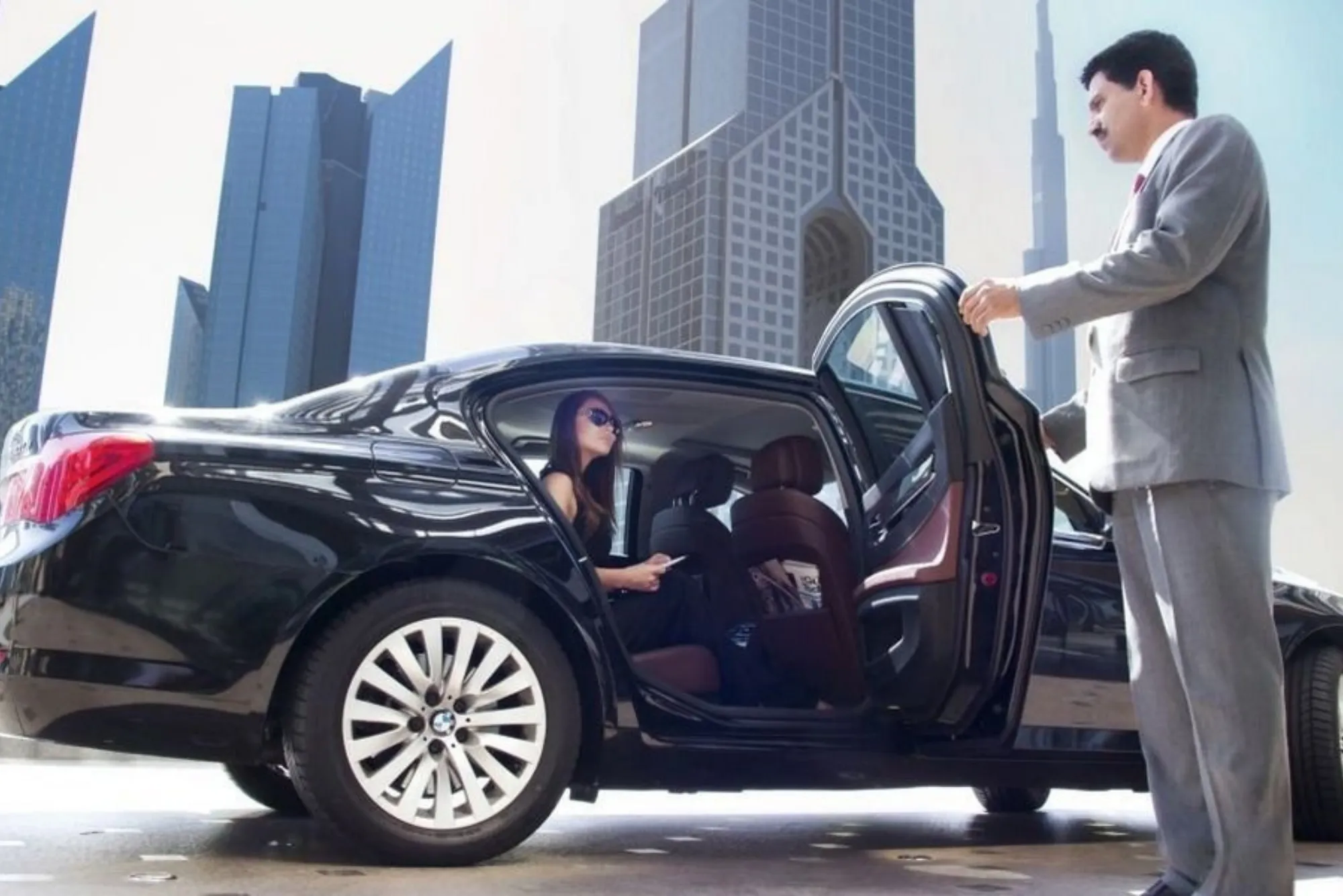 What-Are-the-Benefits-of-Renting-a-Car-in-Dubai