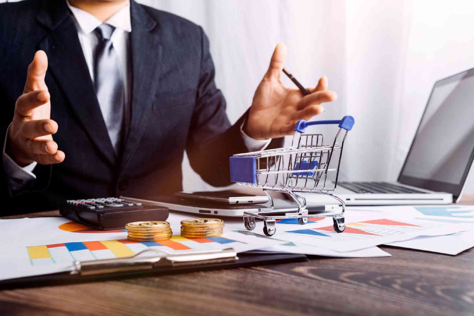 Strategies for Breaking into Competitive Niches with Guest Posting