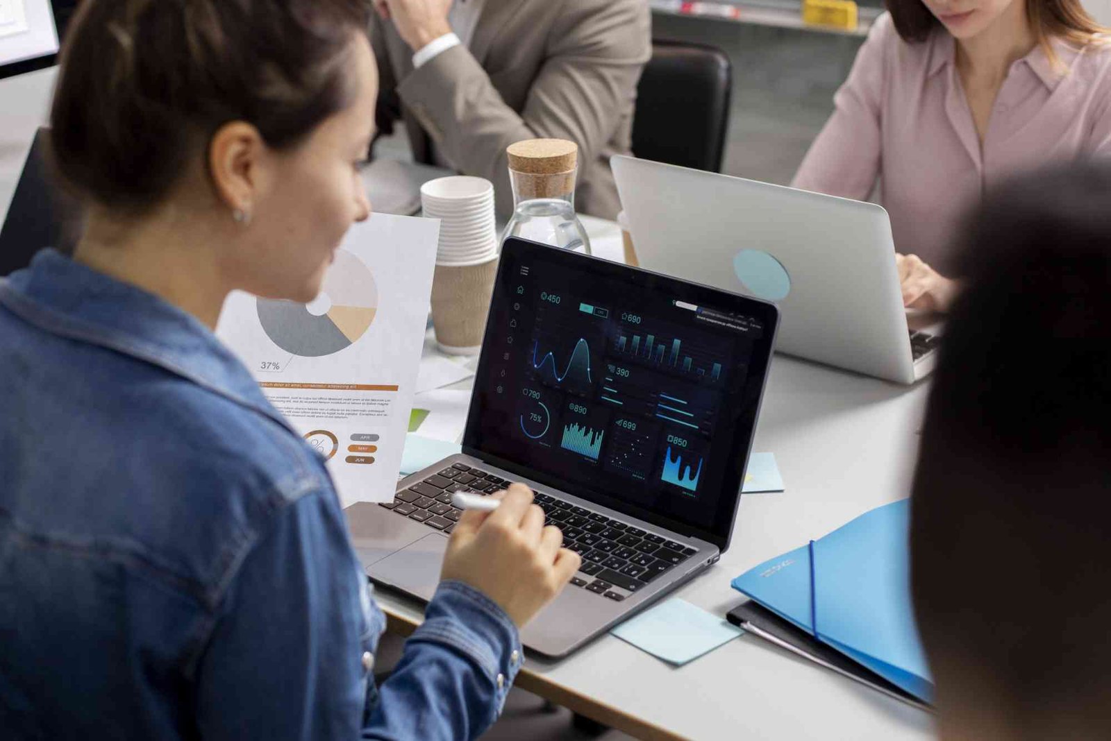 How Guest Posting Strengthens Brand Loyalty and Trust