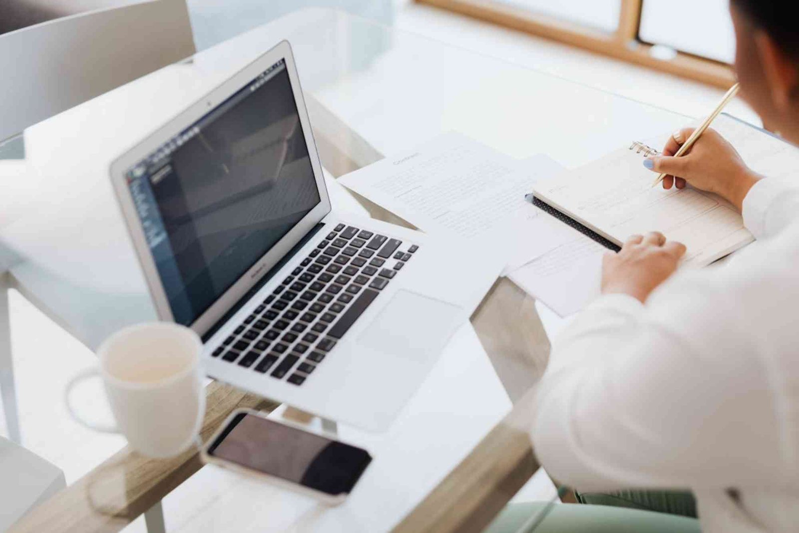 Integrating Visual Content into Vape Guest Posts