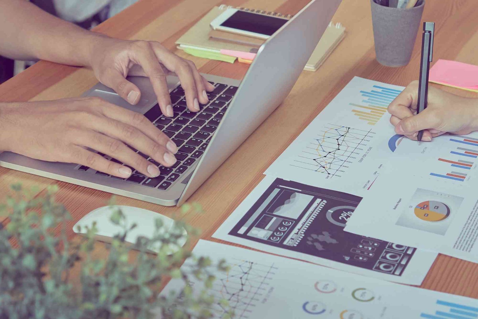 Crafting a Guest Posting Strategy for Niche Blogs and Communities